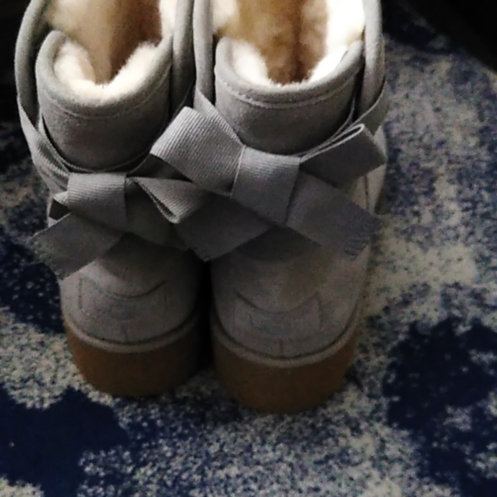 UGG dove gray suede, Sherpa lined boots. NWOT - Picture 3 of 4